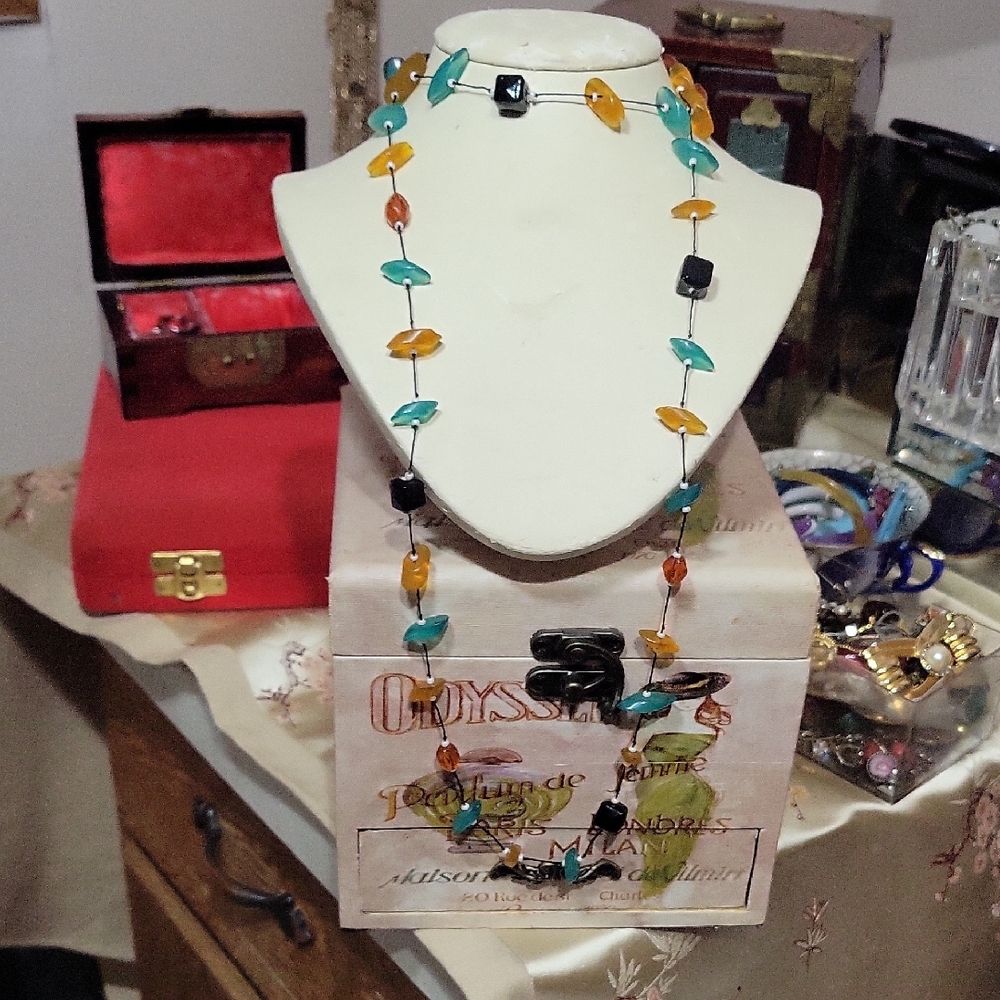 MCM STONE NECKLACE 40 inch